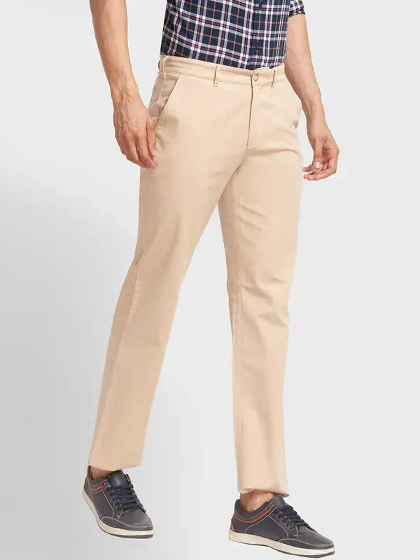 Men Fawn Contemporary Fit Solid Piece Dyed Cotton Blend Trouser