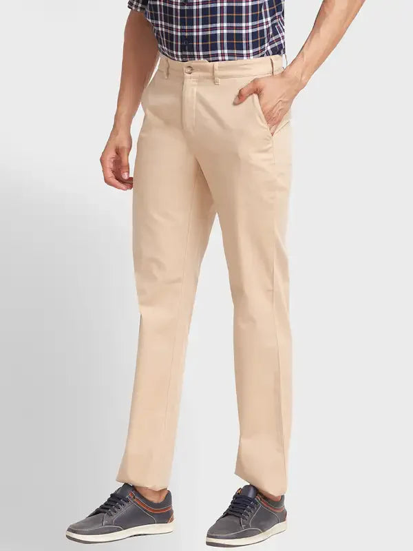 Men Fawn Contemporary Fit Solid Piece Dyed Cotton Blend Trouser
