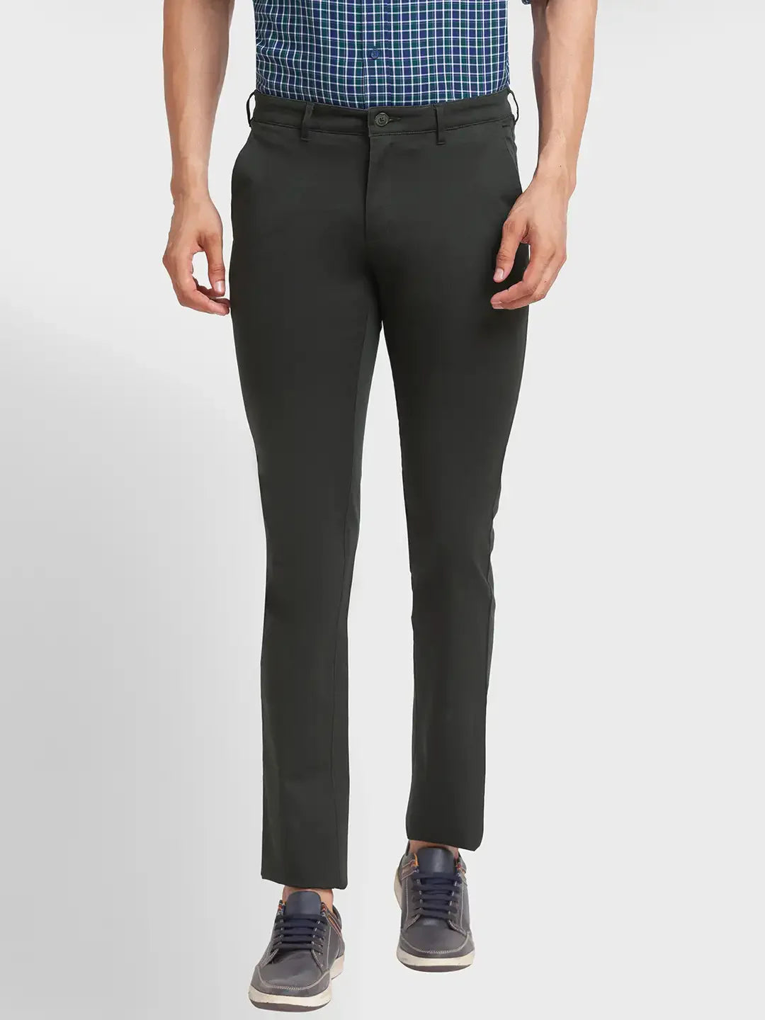 Men Green Contemporary Fit Solid Piece Dyed Polyester Blend Trouser