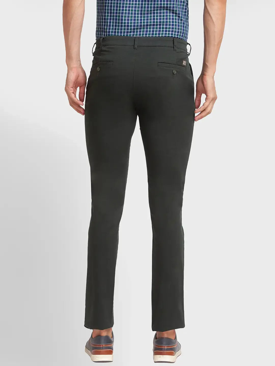 Men Green Contemporary Fit Solid Piece Dyed Polyester Blend Trouser