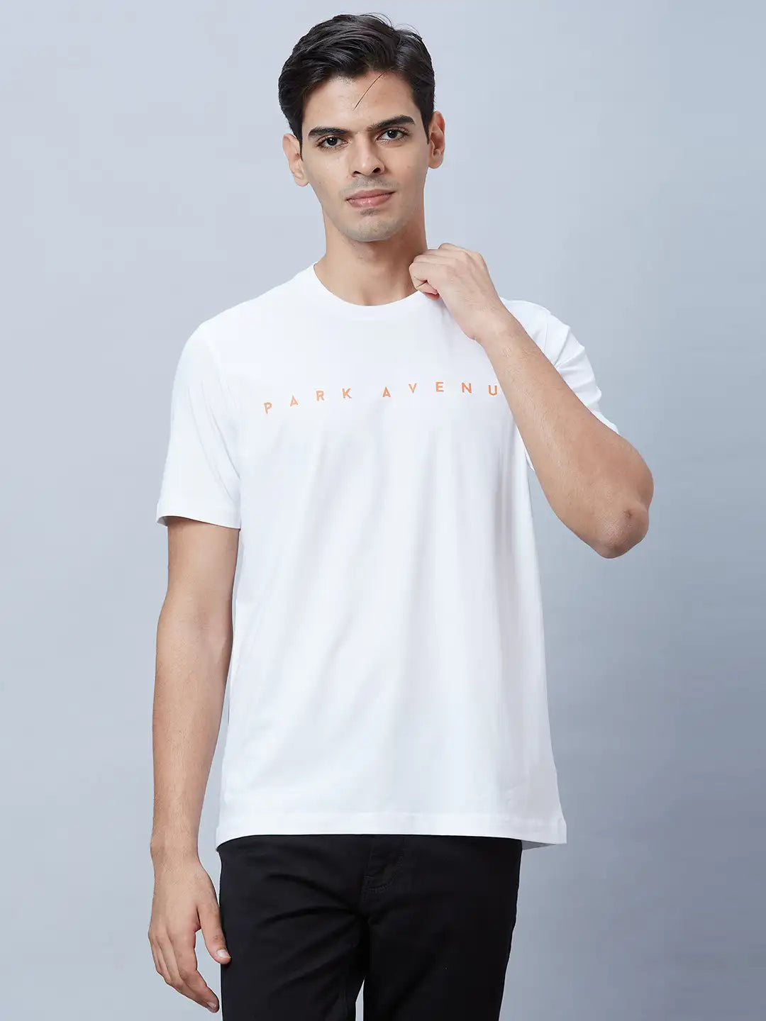 Men White Slim Fit Solid Cotton Blend T-Shirt