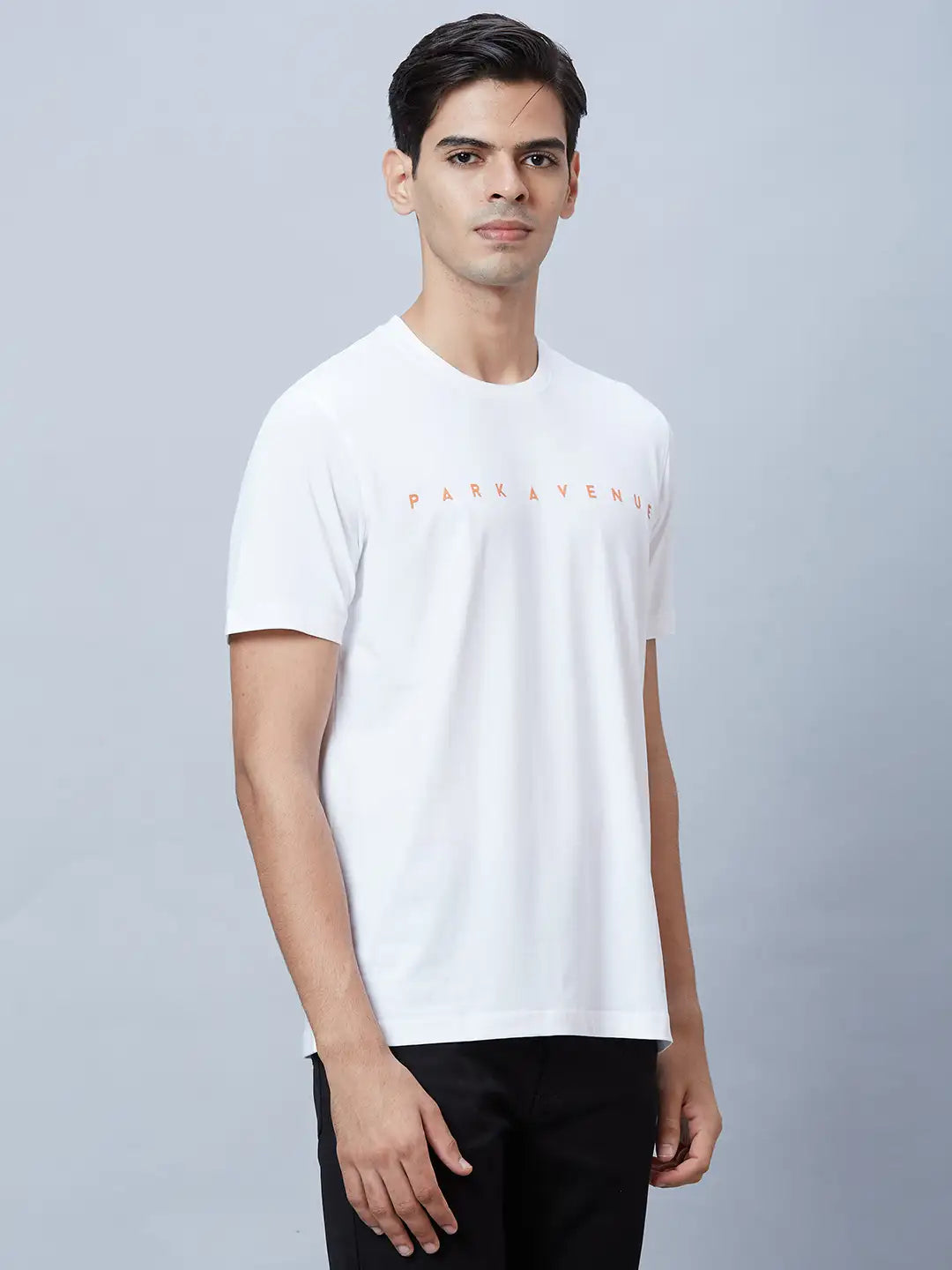 Men White Slim Fit Solid Cotton Blend T-Shirt