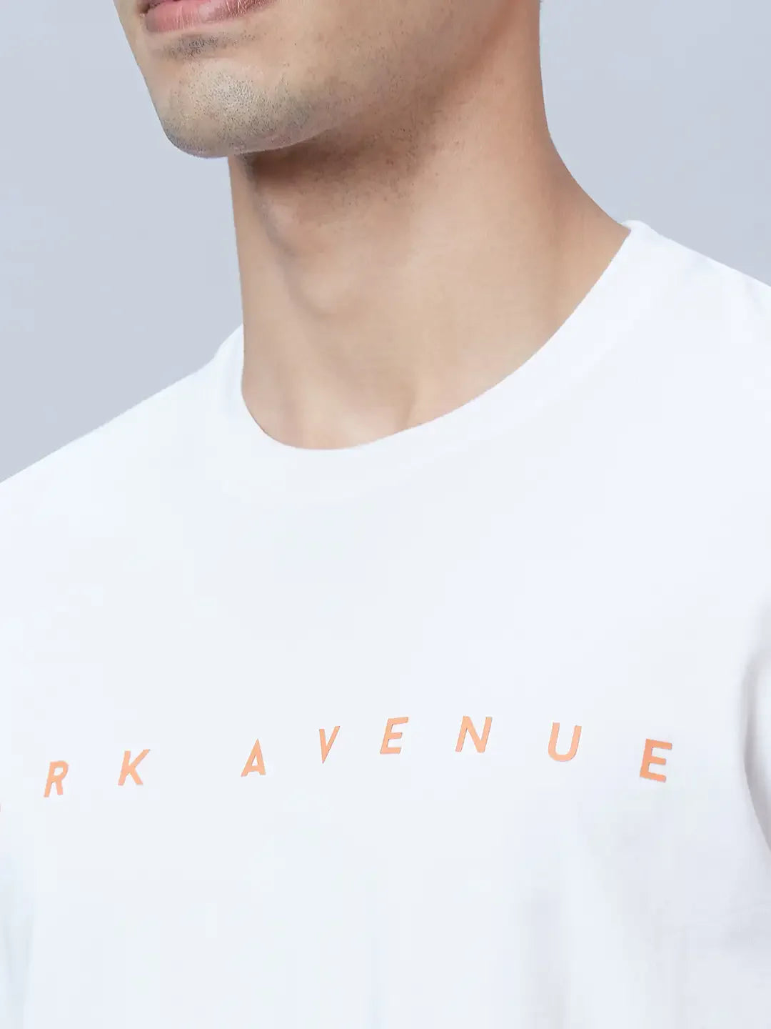 Men White Slim Fit Solid Cotton Blend T-Shirt