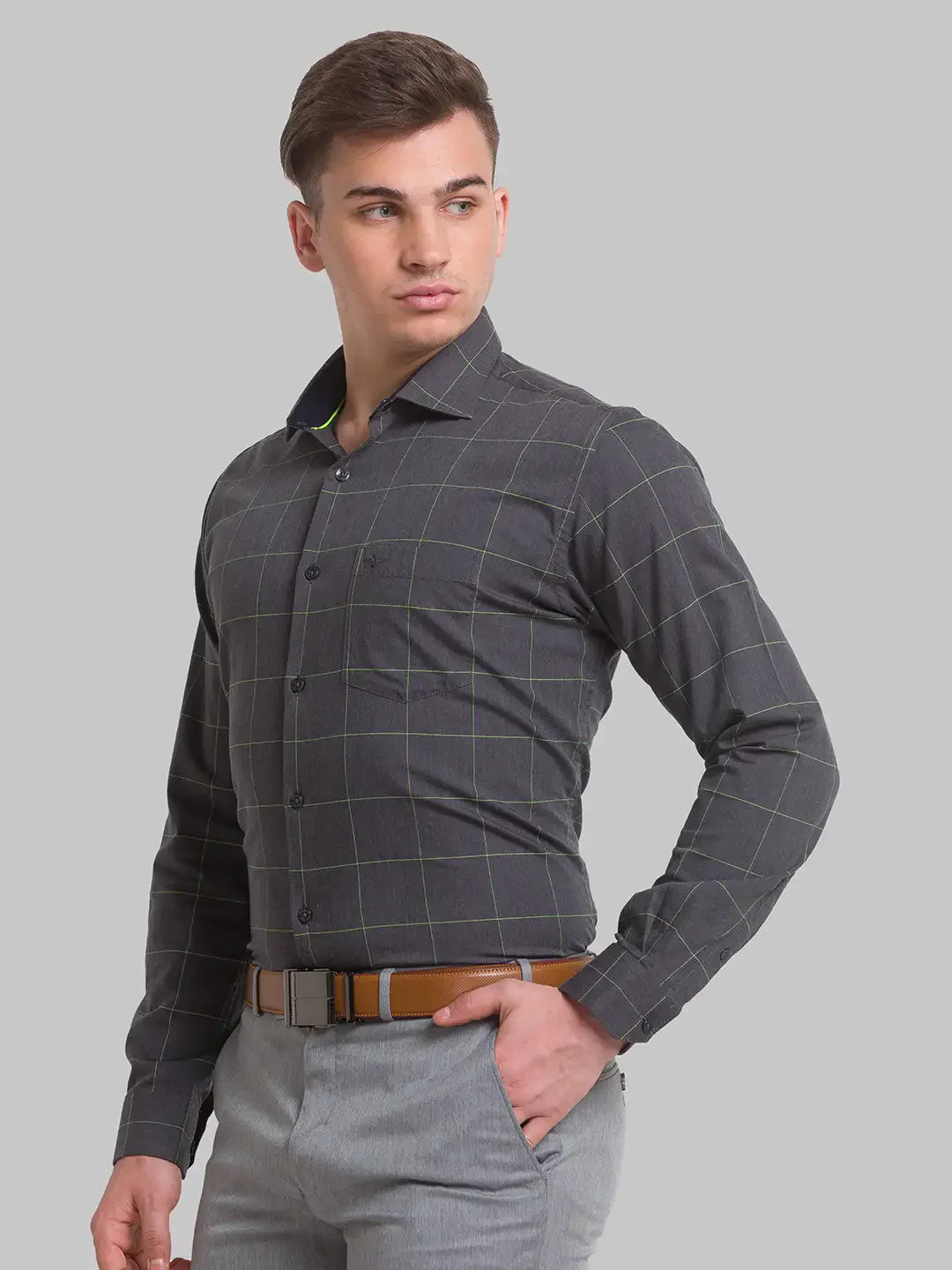 Men Black Slim Fit Checks Cotton Blend Cut Away Collar Shirts
