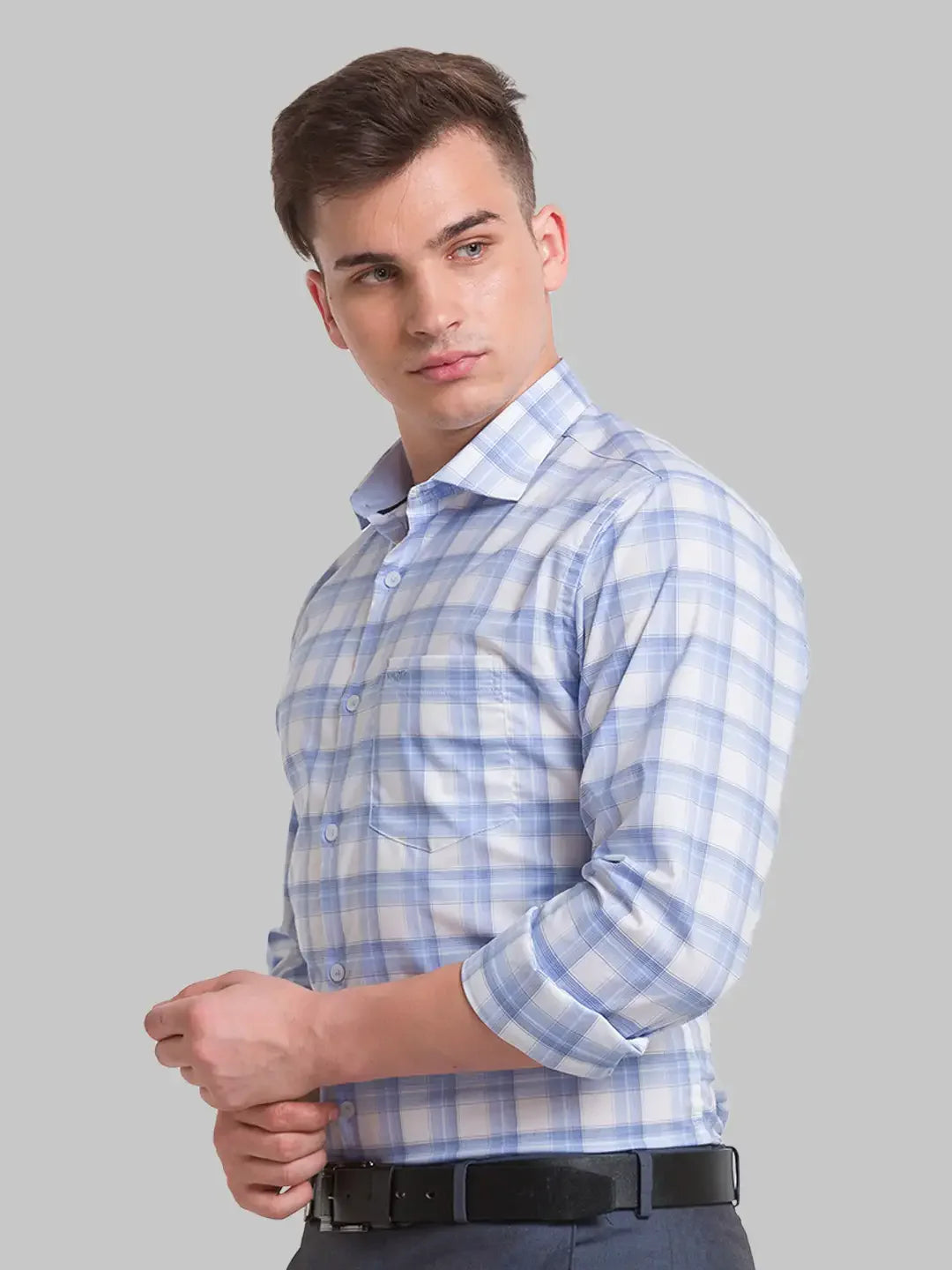 Men Blue Slim Fit Checks Cotton Blend Cut Away Collar Shirts