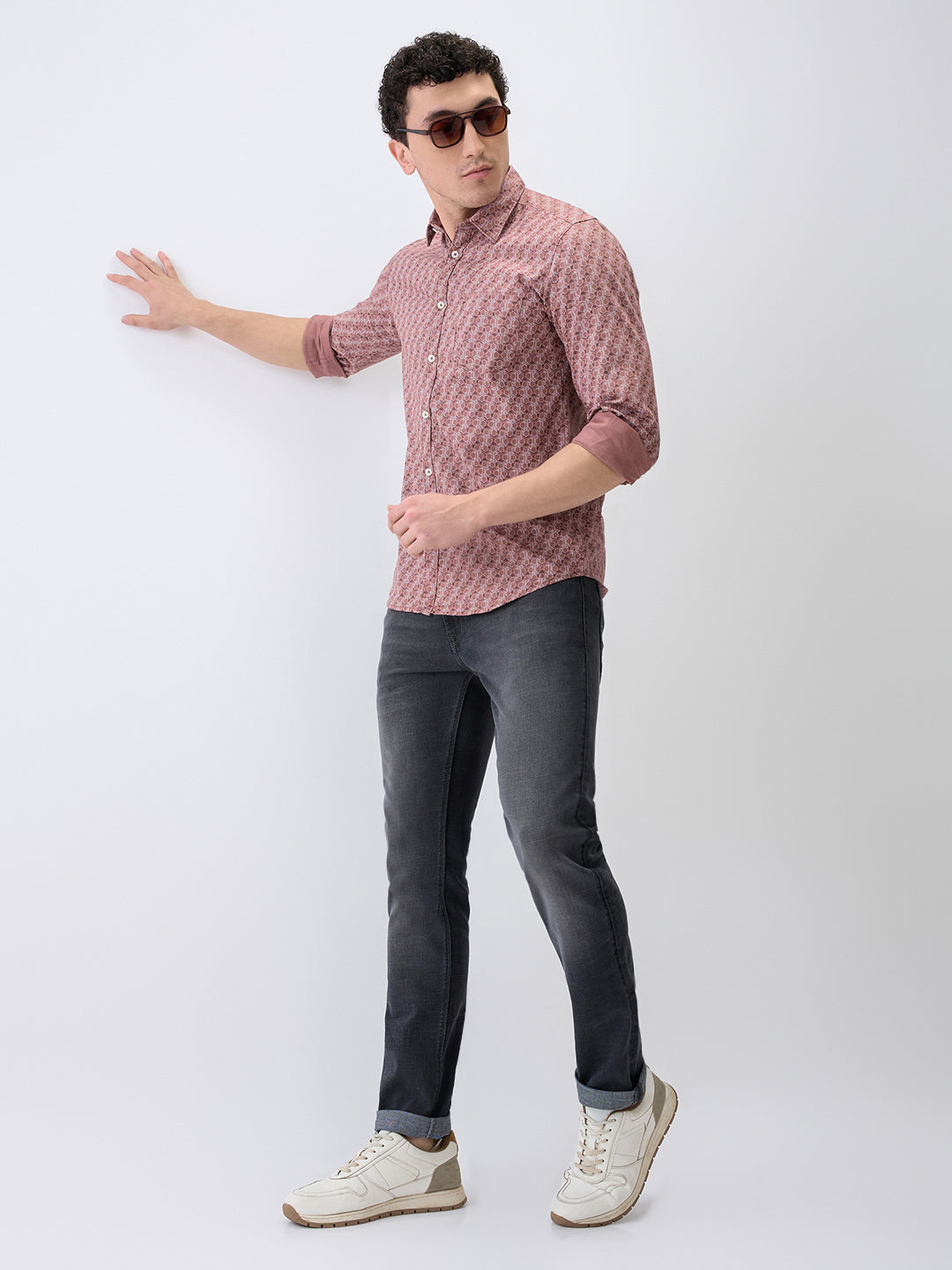 Parx Men Black Knitted Low Rise Tapered Fit Cotton Blend Jeans