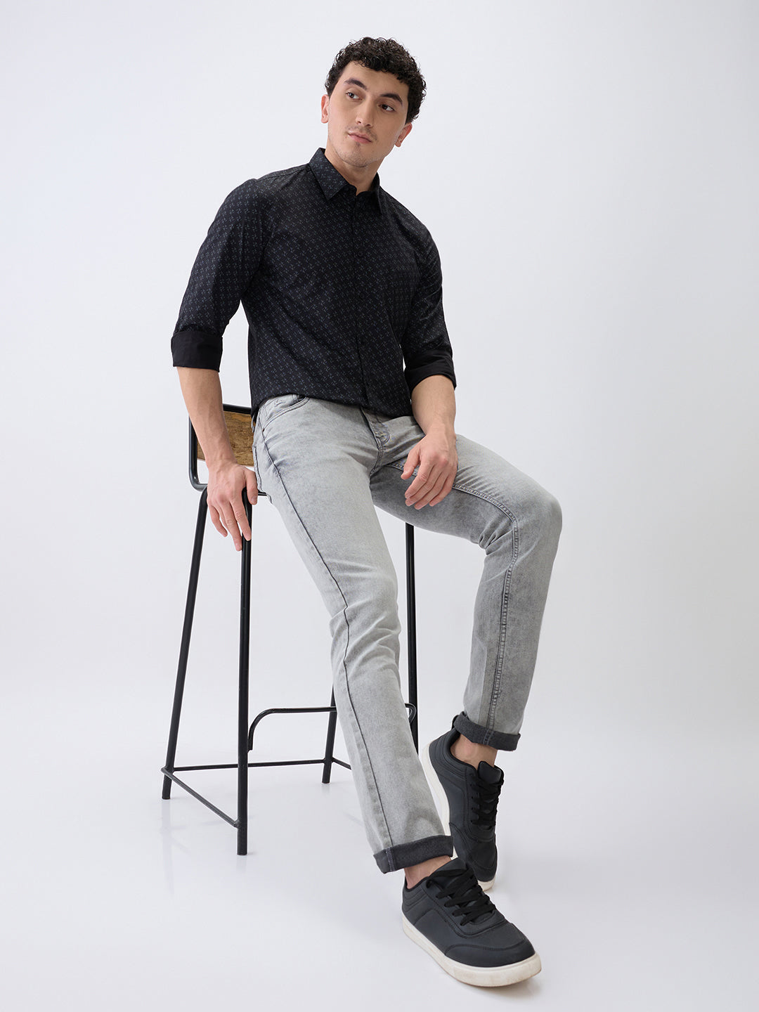 Parx Men Grey Knitted Low Rise Tapered Fit Cotton Blend Jeans