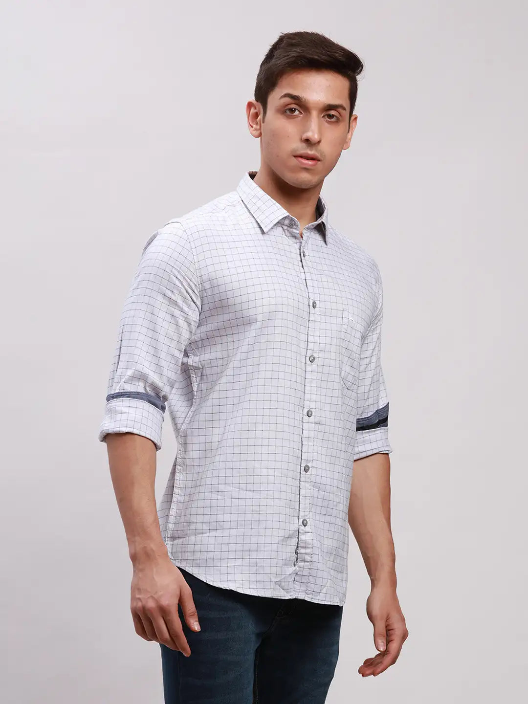 Men Grey Slim Fit Checks Cotton Full Sleeve Cut Away Collar Shirts