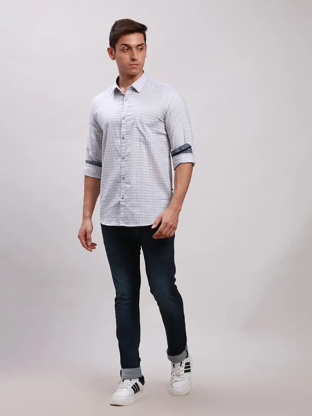 Men Grey Slim Fit Checks Cotton Full Sleeve Cut Away Collar Shirts