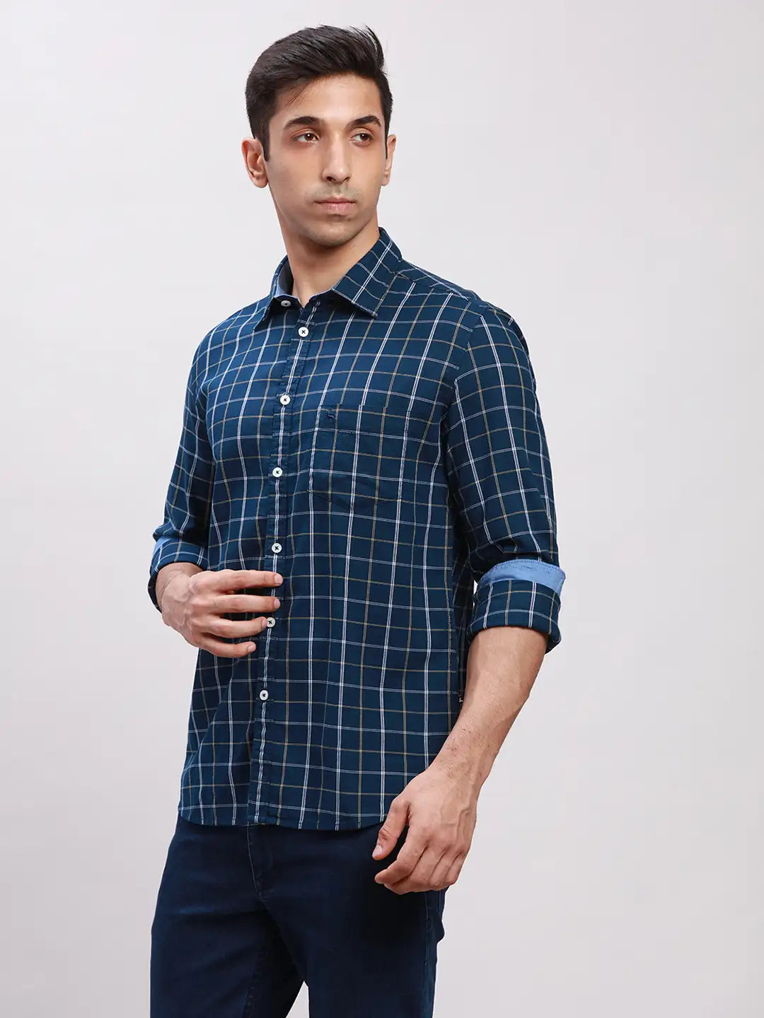 Parx Men Blue Checks Slim Fit Cotton Full Sleeve Cut Away Collar Shirt