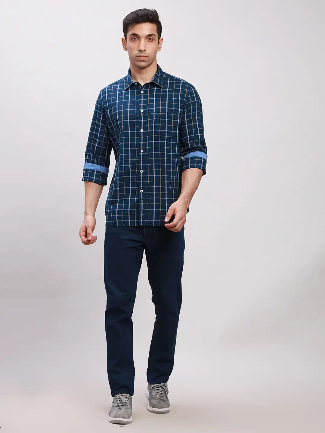 Parx Men Blue Checks Slim Fit Cotton Full Sleeve Cut Away Collar Shirt