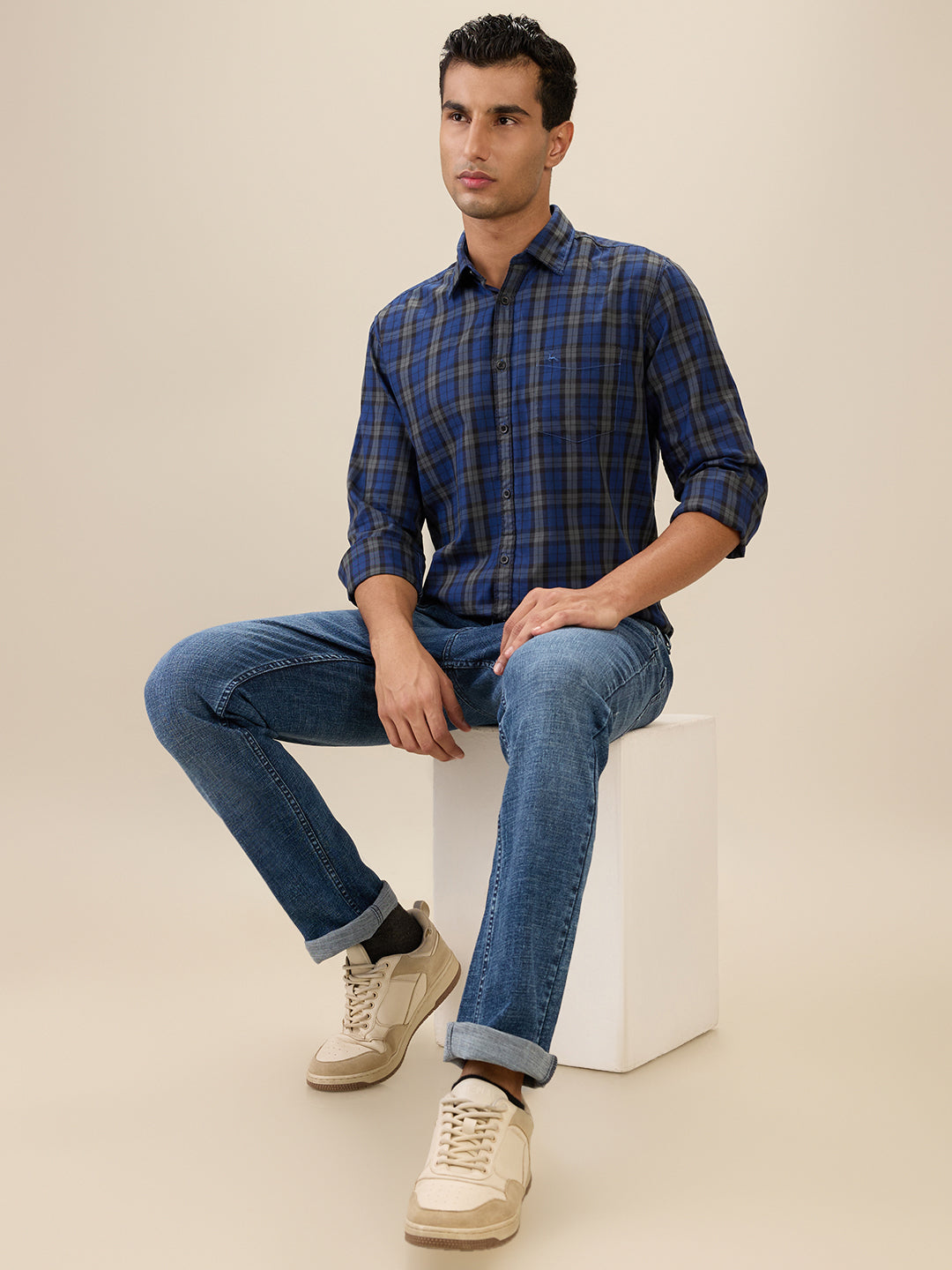 Parx Men Blue Checks Slim Fit Cotton Full Sleeve Cut Away Collar Casual Shirt