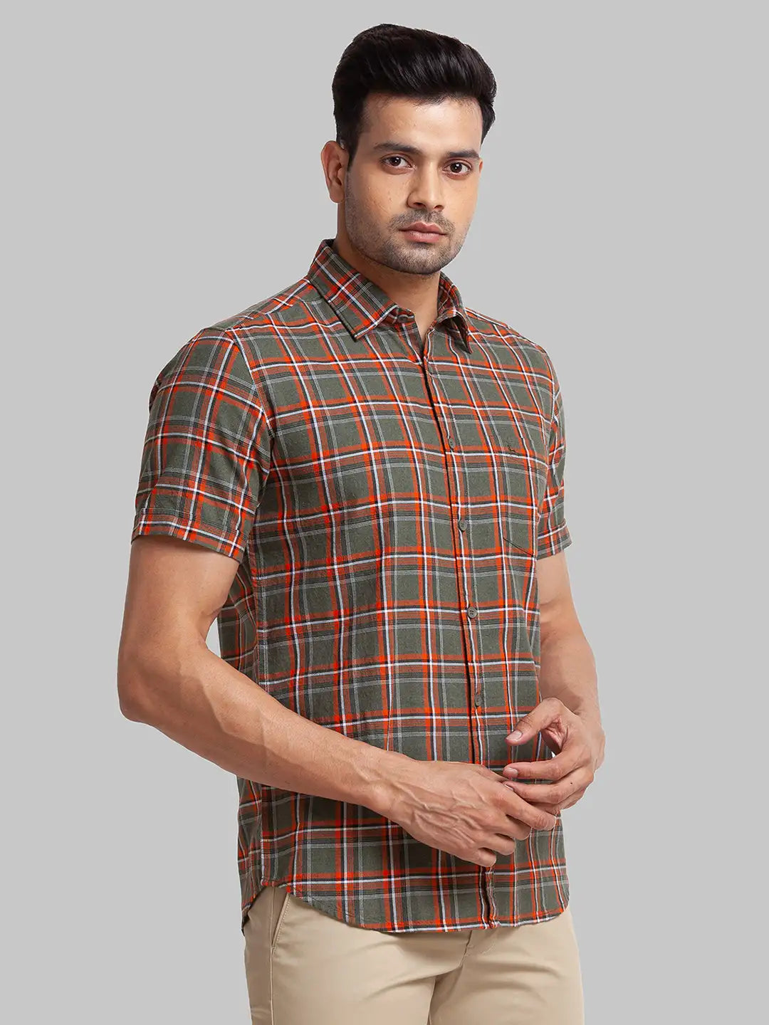 Parx Men Green Checks Slim Fit Cotton Half Sleeve Cutaway Collar Shirt