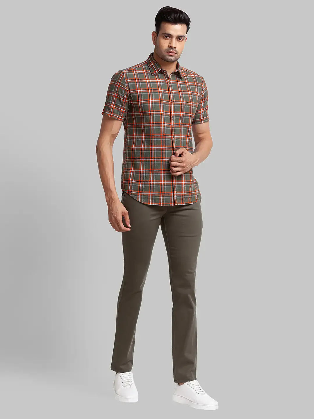 Men Green Super Slim Fit Solid Cotton Blend Trouser