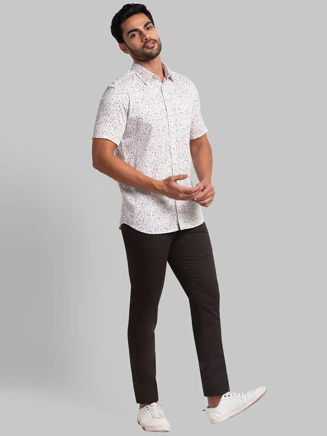 Men Green Super Slim Fit Solid Cotton Blend Trouser