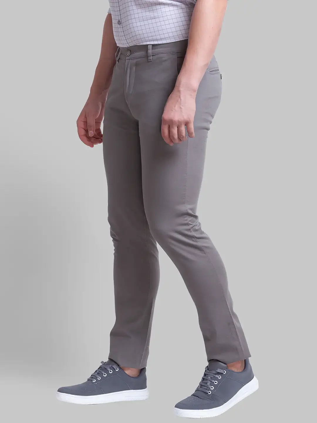 Men Grey Low Rise Tapered Fit Solid Cotton Blend Trouser