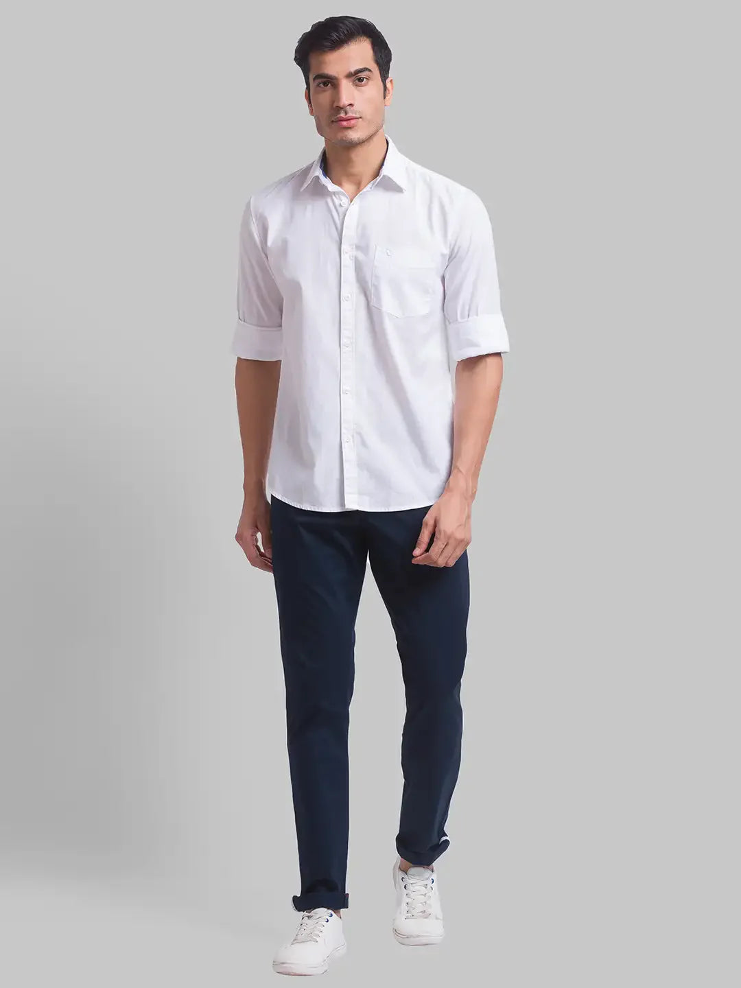 Men Blue Lrt Fit Solid Cotton Blend Trouser