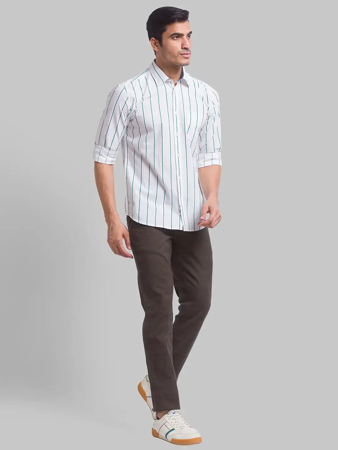 Men Brown Low Rise Tapered Fit Yarn Dyed Cotton Blend Trouser