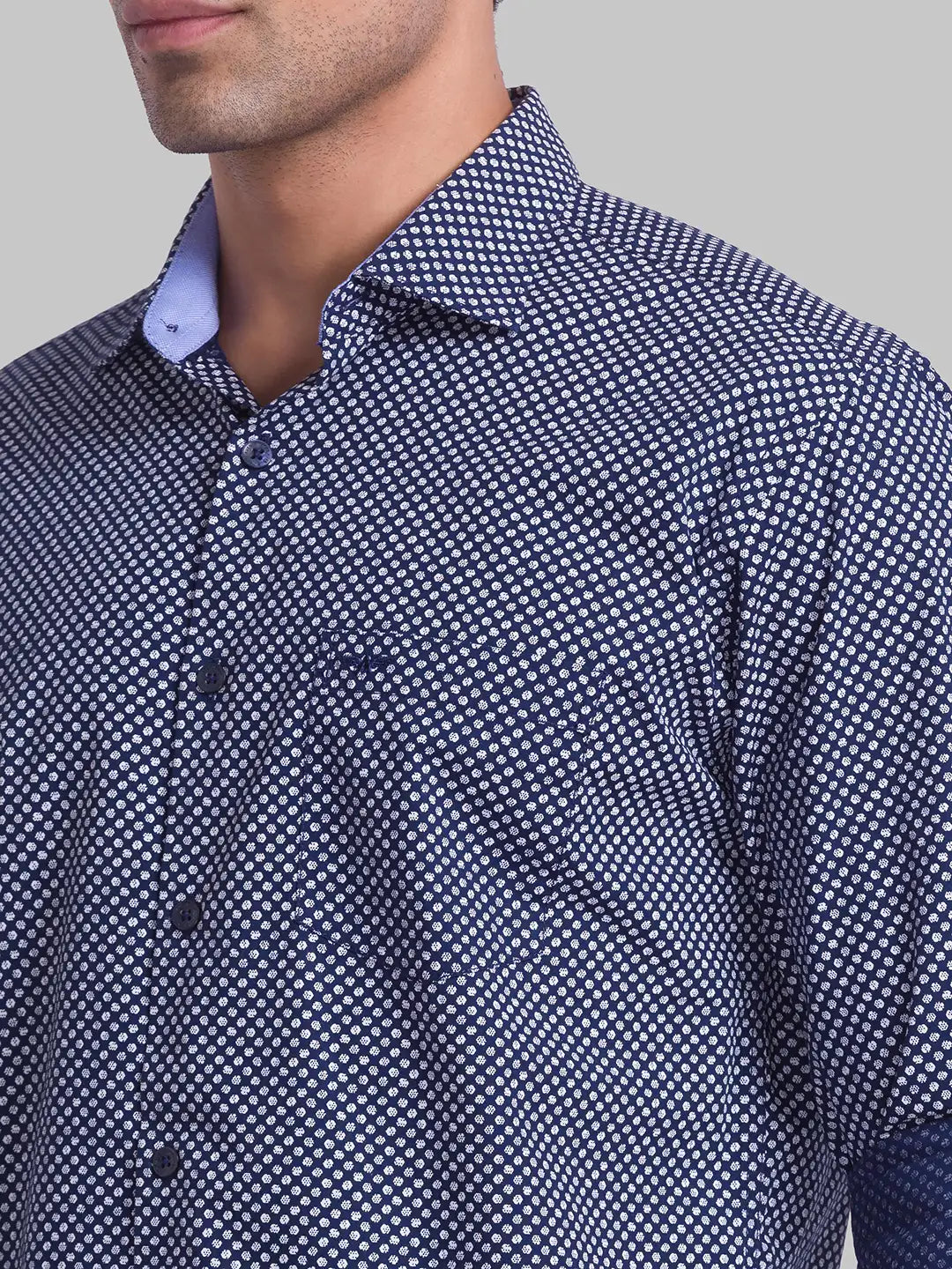 Men Blue Slim Fit Print Cotton Cut Away Collar Shirts