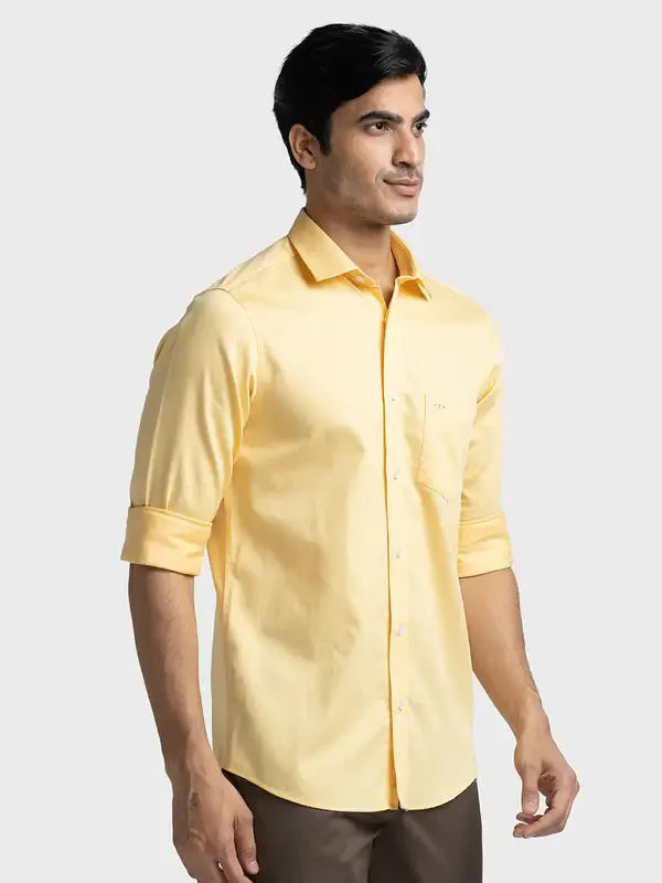 Men Yellow Tailored Fit Solid Piece Dyed Cotton Full Sleeve Shirts