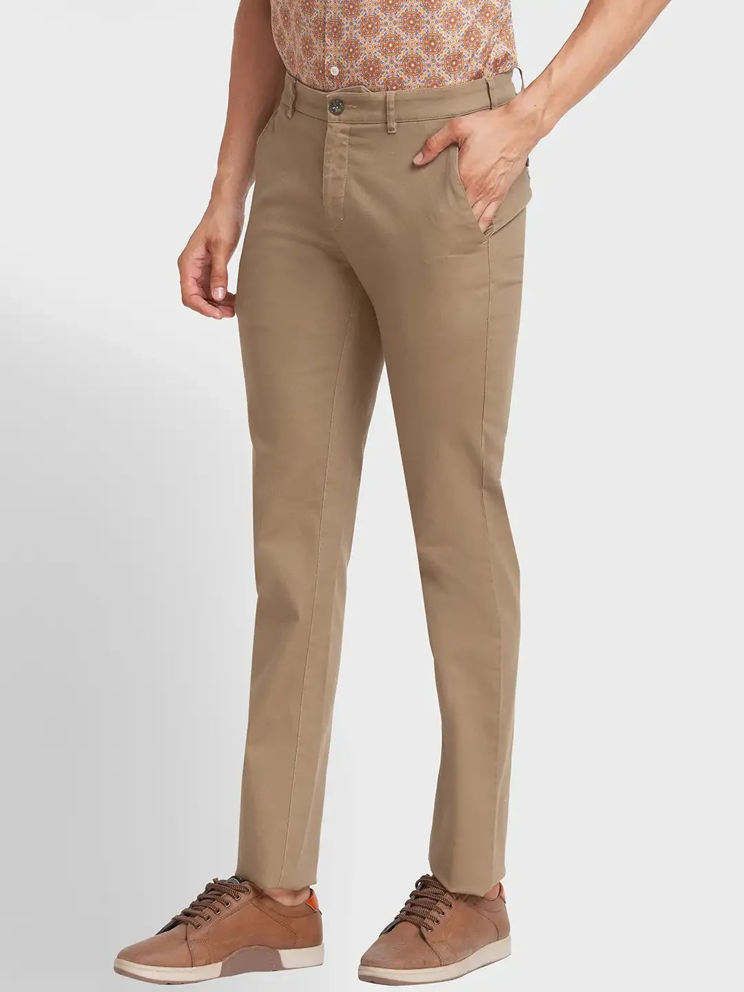 Men Green Contemporary Fit Solid Piece Dyed Cotton Blend Trouser