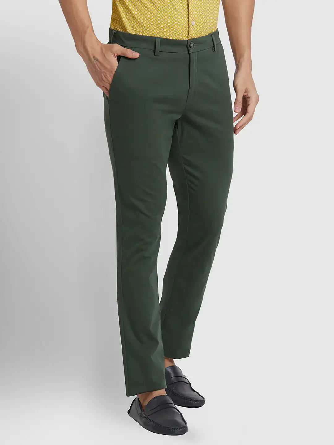 Men Green Slim Fit Solid Piece Dyed Cotton Blend Trouser