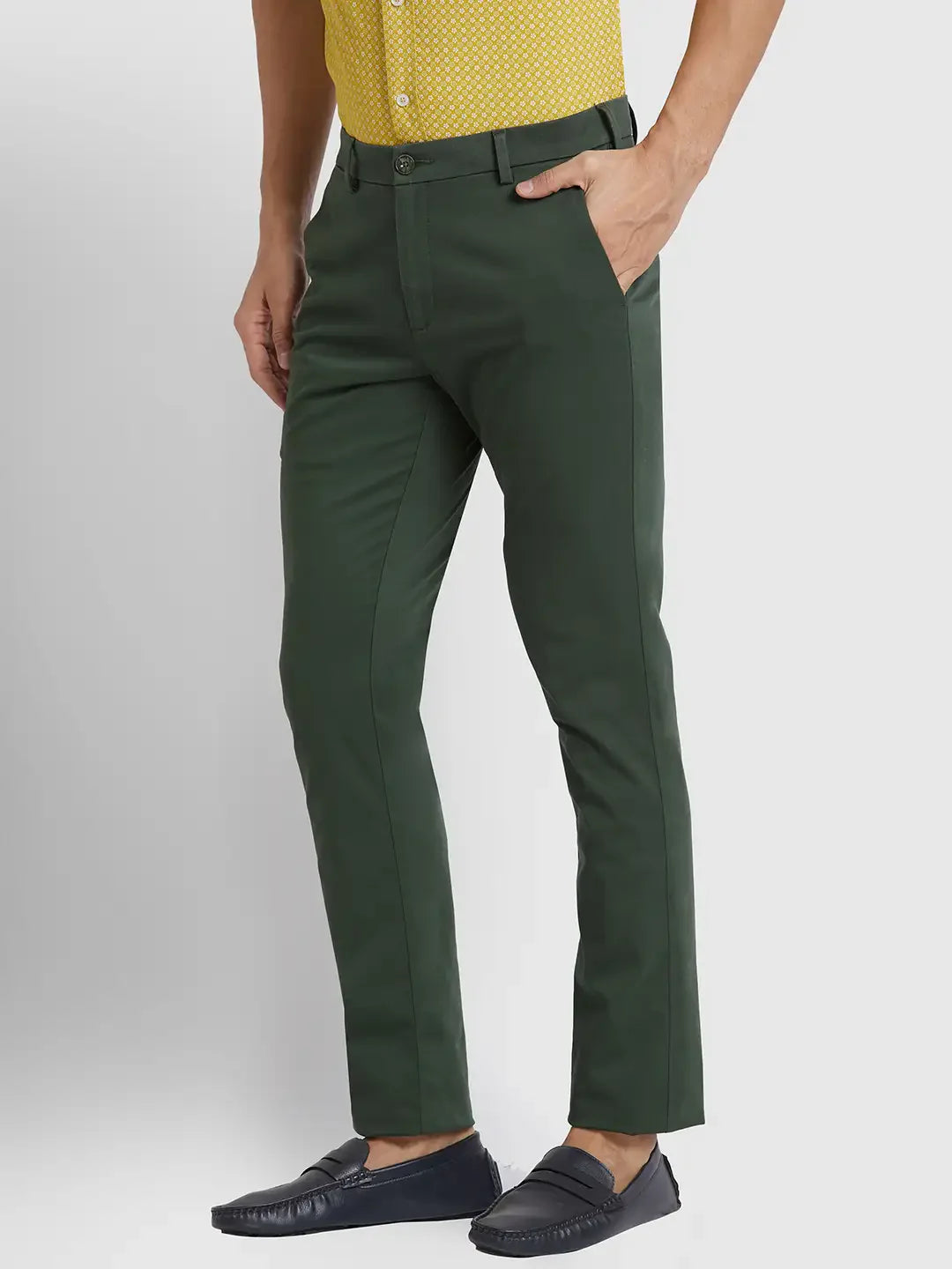 Men Green Slim Fit Solid Piece Dyed Cotton Blend Trouser