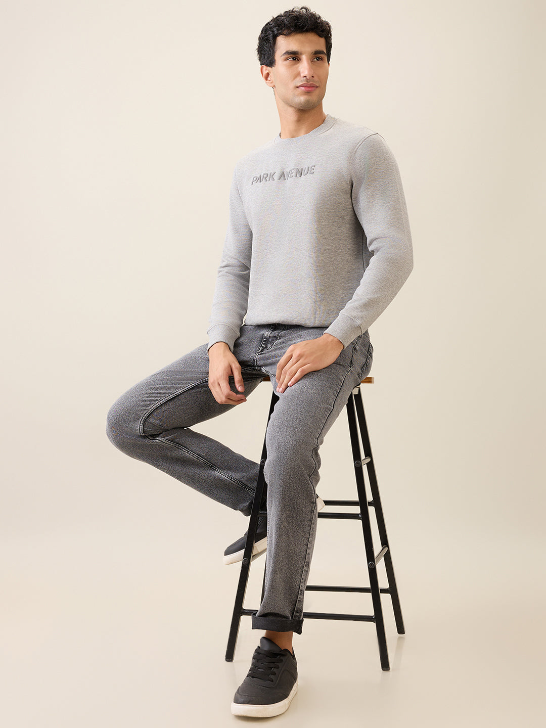 Park Avenue Men Grey Solid Slim Fit Cotton Blend Round Neck Collar Sweatshirt