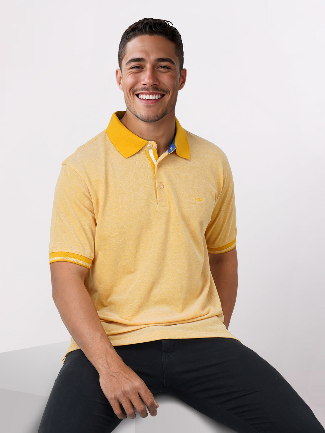 Park Avenue Yellow Solid Slim Fit Half Sleeve Cotton Blend T-Shirt