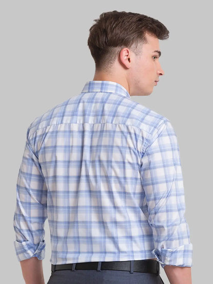 Men Blue Slim Fit Checks Cotton Blend Cut Away Collar Shirts