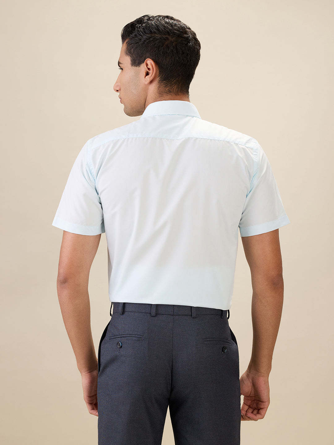 Park Avenue Men Blue Structure Regular Fit Polyester Blend Half Sleeve Cut Away Collar Formal Shirt