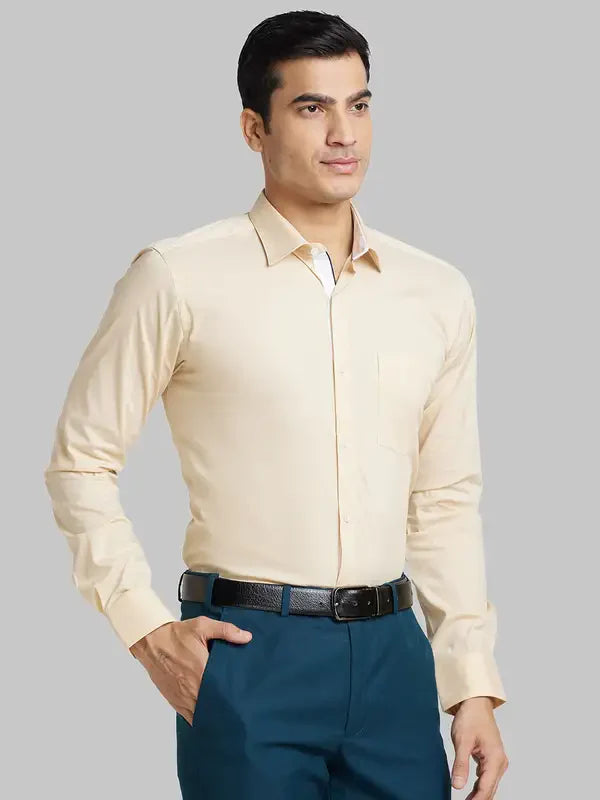 Men Yellow Slim Fit Solid Cotton Blend Shirts