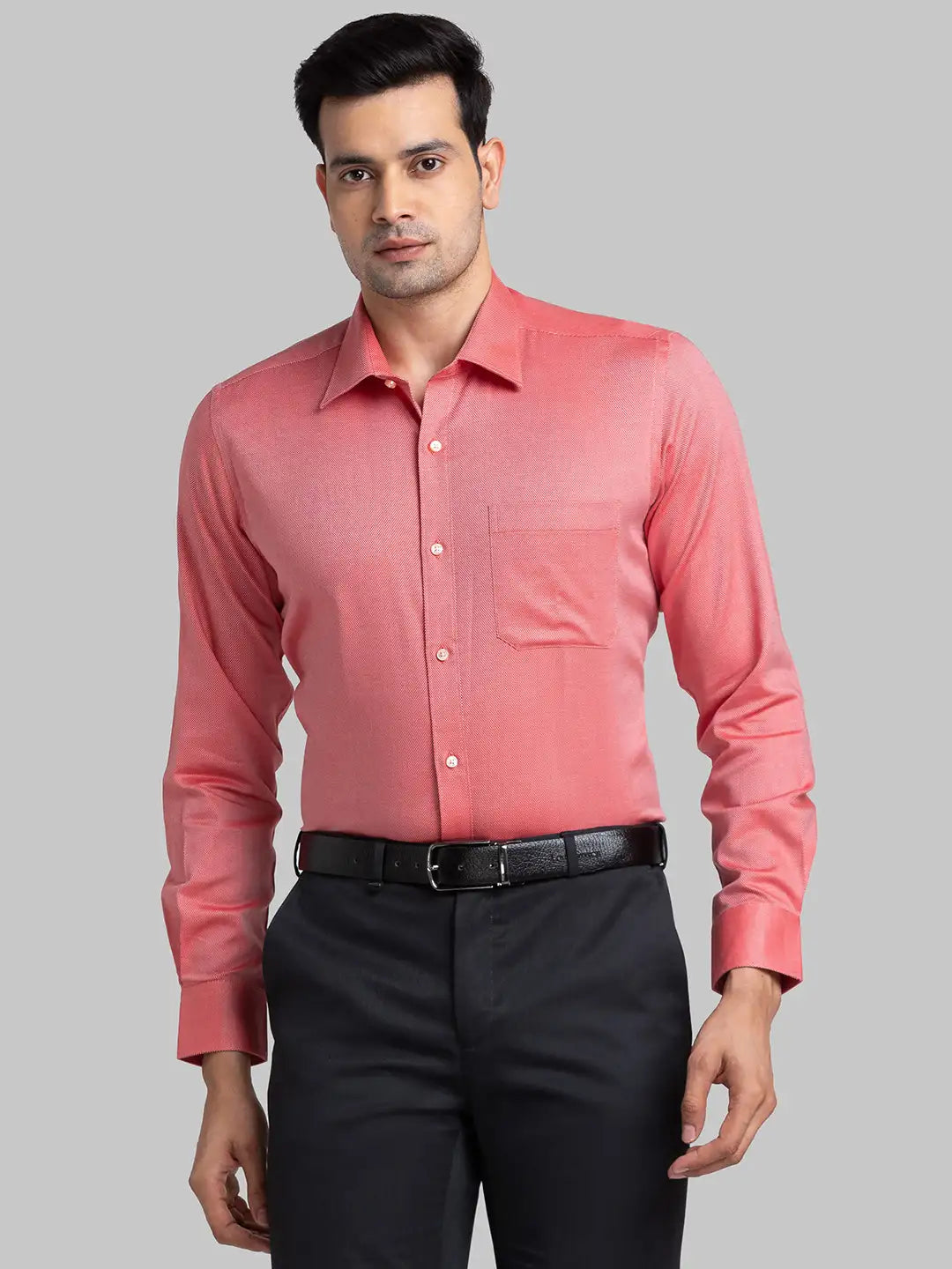Men Red Contemporary Fit Structure  Cotton Full Sleeve Cutaway Collar Shirts