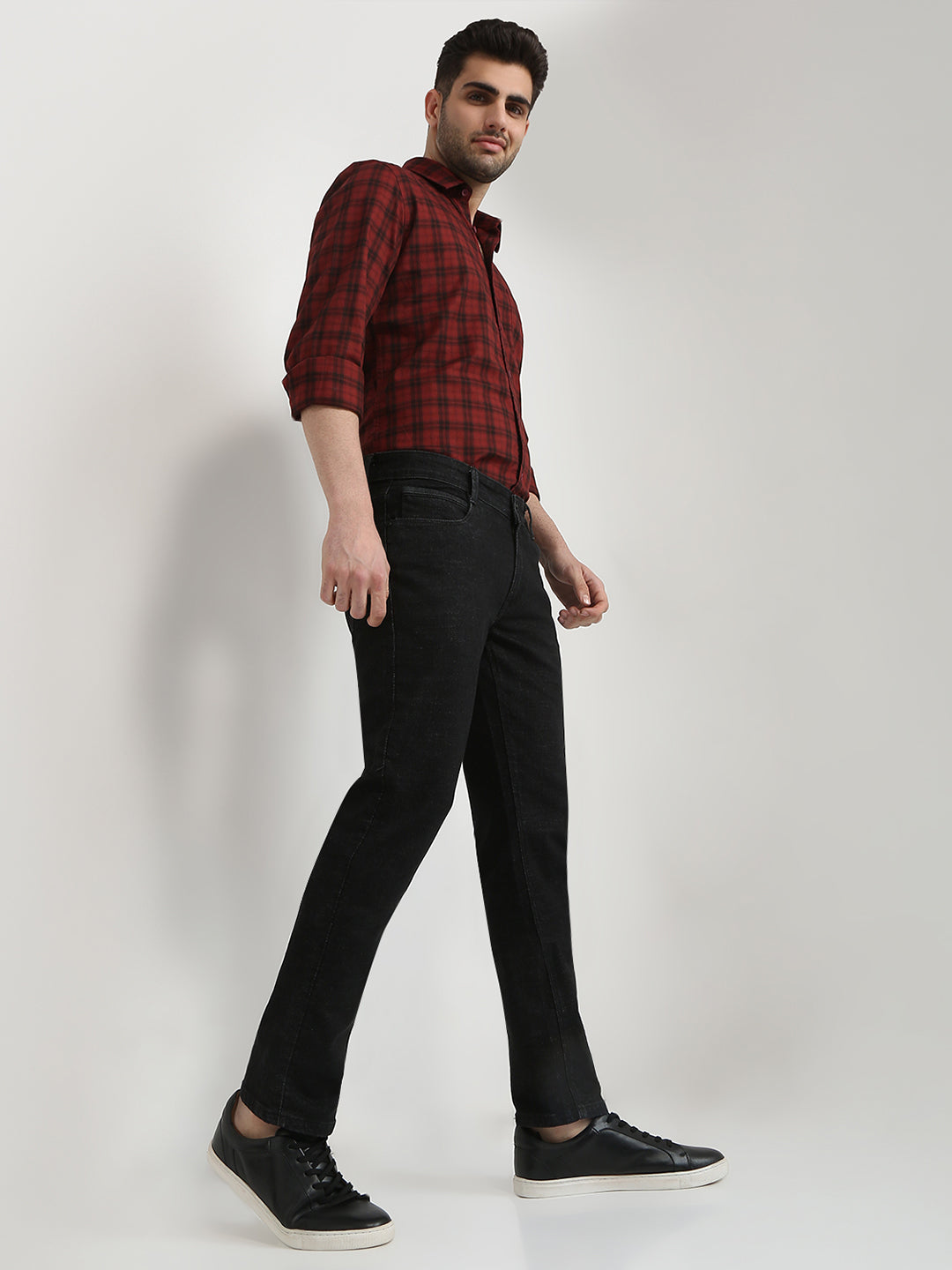 Parx Men Black Knitted Low Rise Tapered Fit Cotton Blend Jeans