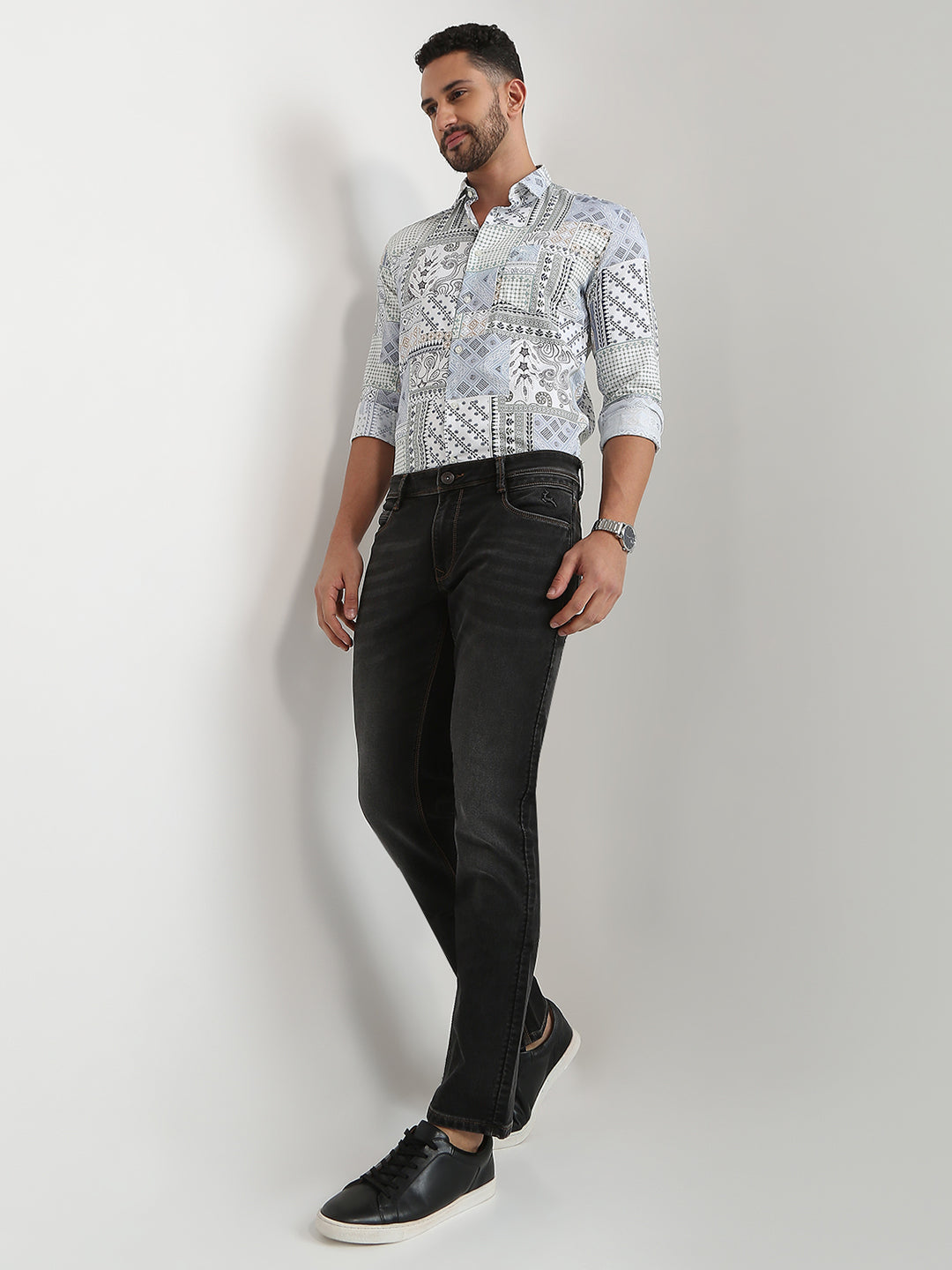 Parx Men Black Knitted Low Rise Tapered Fit Cotton Blend Jeans