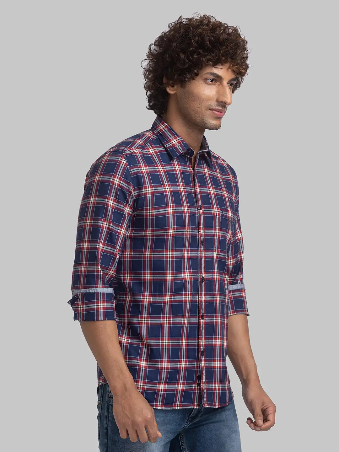 Parx Men Blue Checks Slim Fit Cotton Full Sleeve Cutaway Collar Shirt