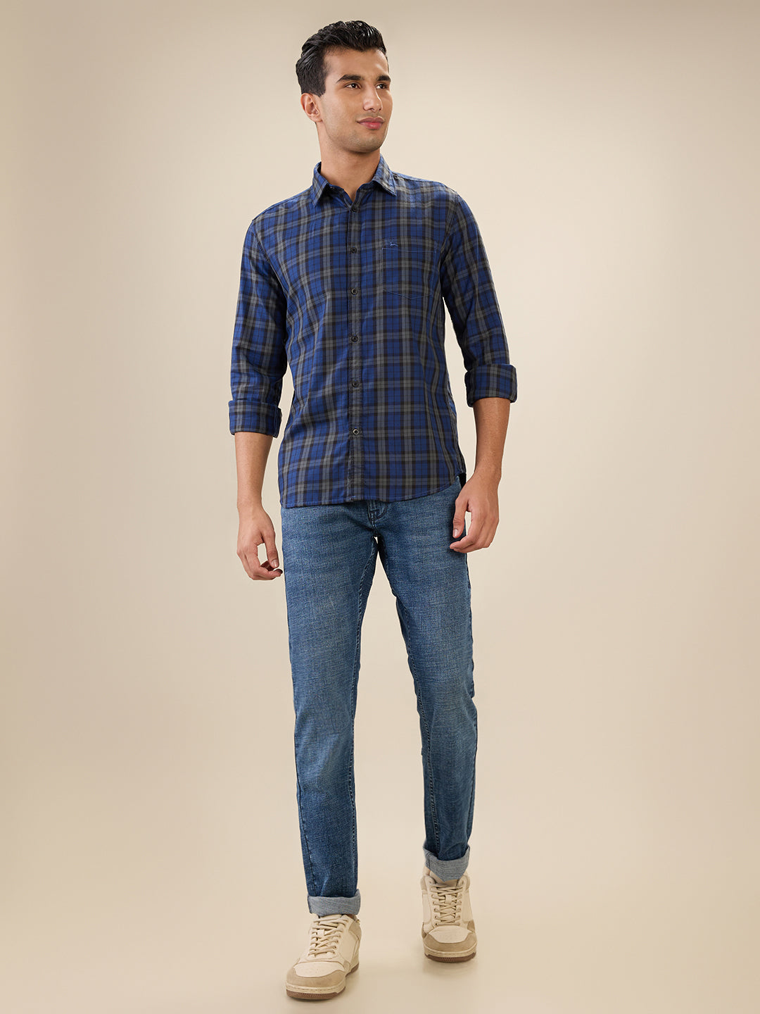 Parx Men Blue Checks Slim Fit Cotton Full Sleeve Cut Away Collar Casual Shirt