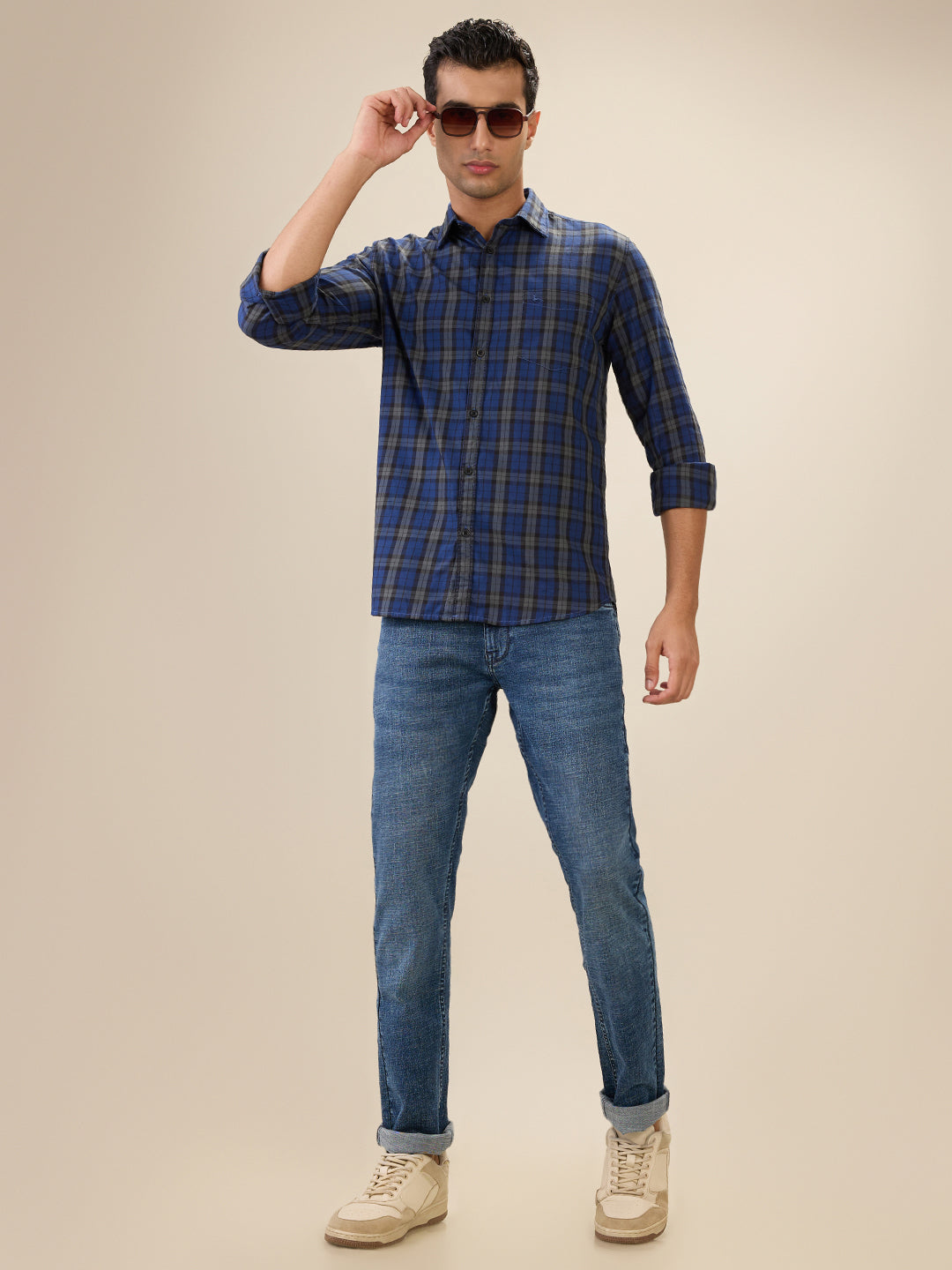 Parx Men Blue Checks Slim Fit Cotton Full Sleeve Cut Away Collar Casual Shirt