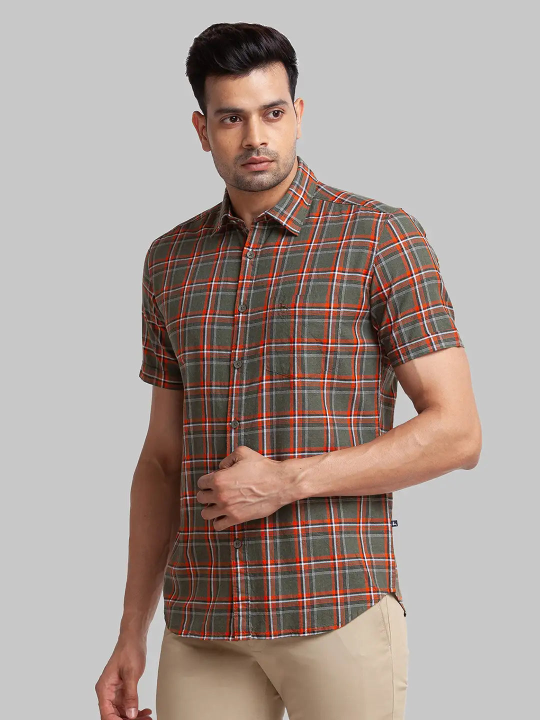 Parx Men Green Checks Slim Fit Cotton Half Sleeve Cutaway Collar Shirt