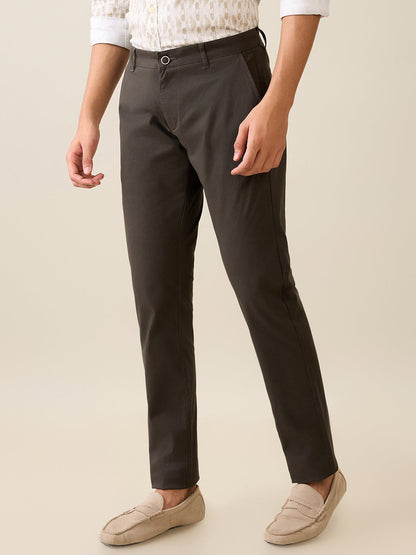 Parx Men Green Solid Low Rise Tapered Fit Cotton Blend Trouser