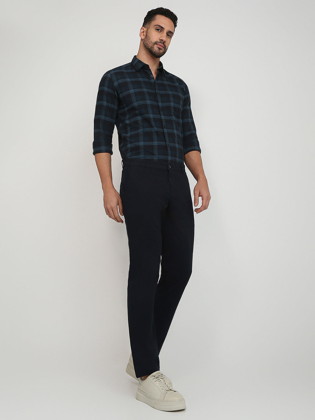 Parx Men Blue Twill Low Rise Tapered Fit Cotton Blend Trouser