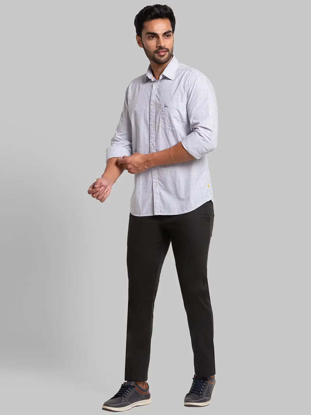 Men Green Lrt Fit Solid Cotton Blend Trouser