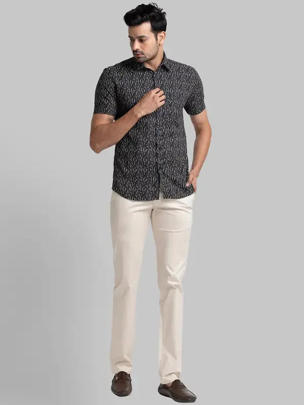 Men Fawn Lrt Fit Solid Cotton Blend Trouser