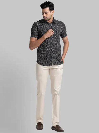 Men Fawn Lrt Fit Solid Cotton Blend Trouser