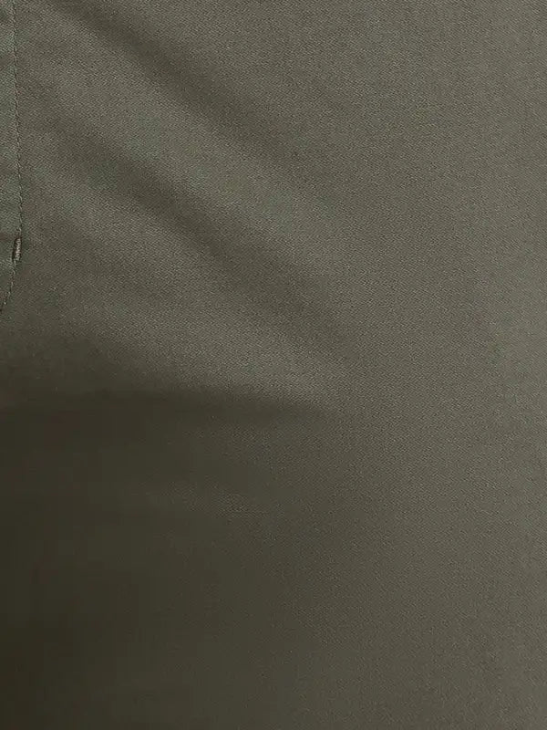 Men Green Lrt Fit Solid Cotton Blend Trouser