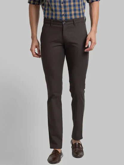 Men Green Low Rise Tapered Fit Solid Cotton Blend Trouser
