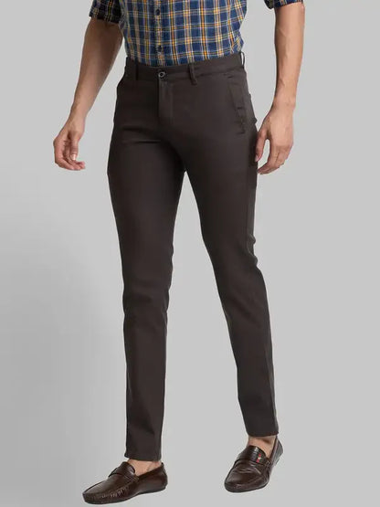Men Green Low Rise Tapered Fit Solid Cotton Blend Trouser