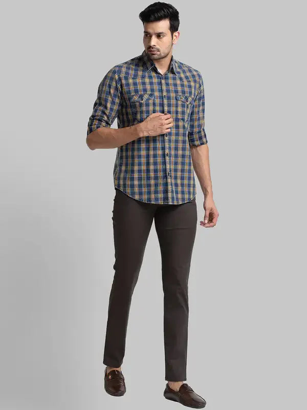 Men Green Low Rise Tapered Fit Solid Cotton Blend Trouser