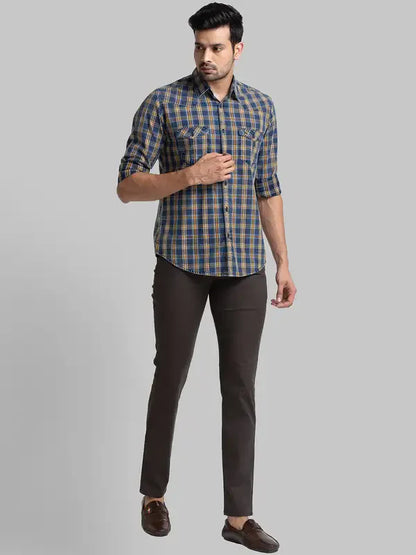 Men Green Low Rise Tapered Fit Solid Cotton Blend Trouser