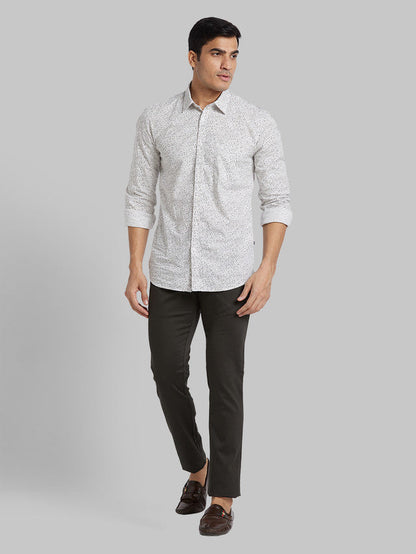 Parx Green Solid Low Rise Tapered Fit Cotton Blend Trouser